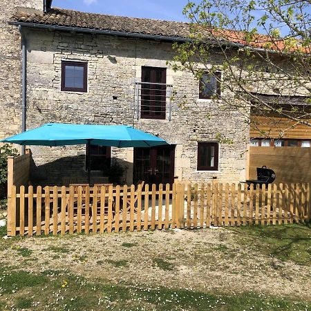 Blacksmiths Cottage In Blanzay - 3 Beds 外观 照片