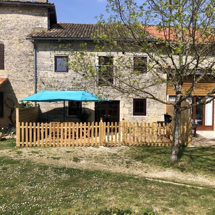 Blacksmiths Cottage In Blanzay - 3 Beds 外观 照片