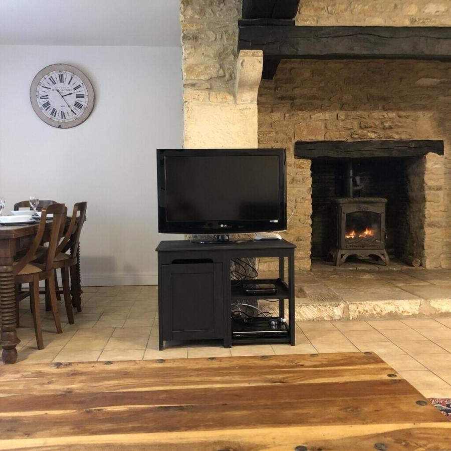 Blacksmiths Cottage In Blanzay - 3 Beds 外观 照片