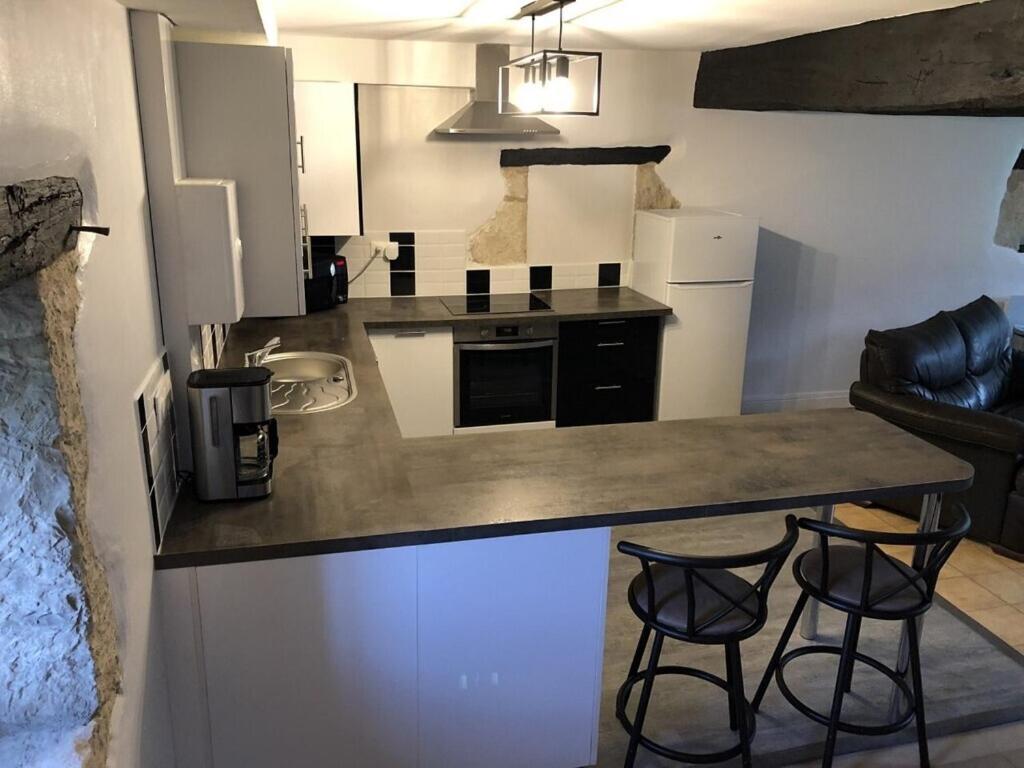Blacksmiths Cottage In Blanzay - 3 Beds 外观 照片