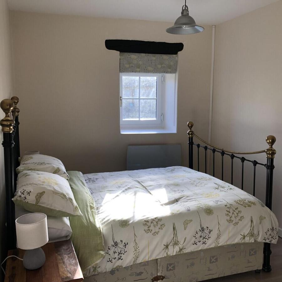 Blacksmiths Cottage In Blanzay - 3 Beds 外观 照片