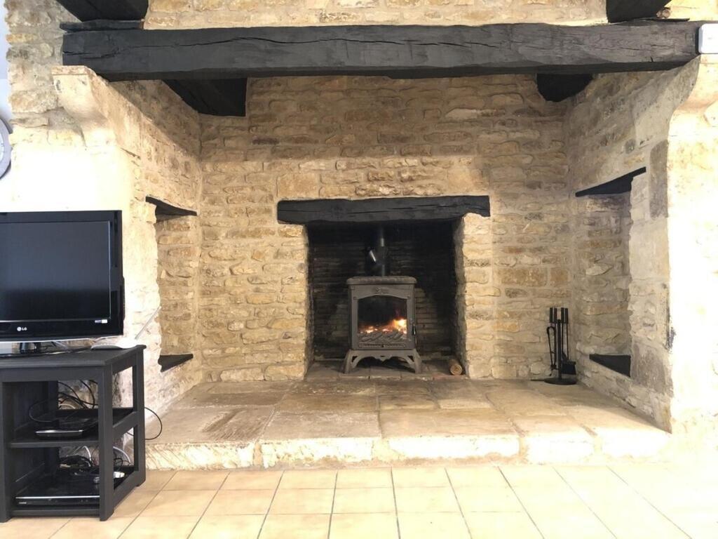 Blacksmiths Cottage In Blanzay - 3 Beds 外观 照片