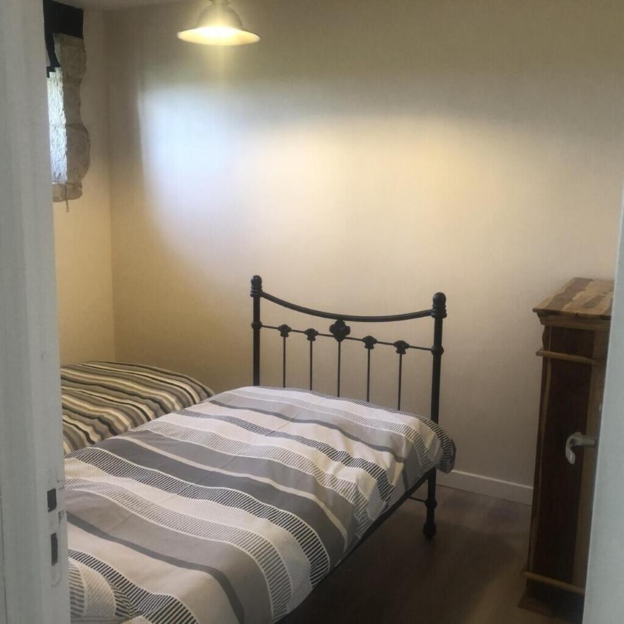 Blacksmiths Cottage In Blanzay - 3 Beds 外观 照片