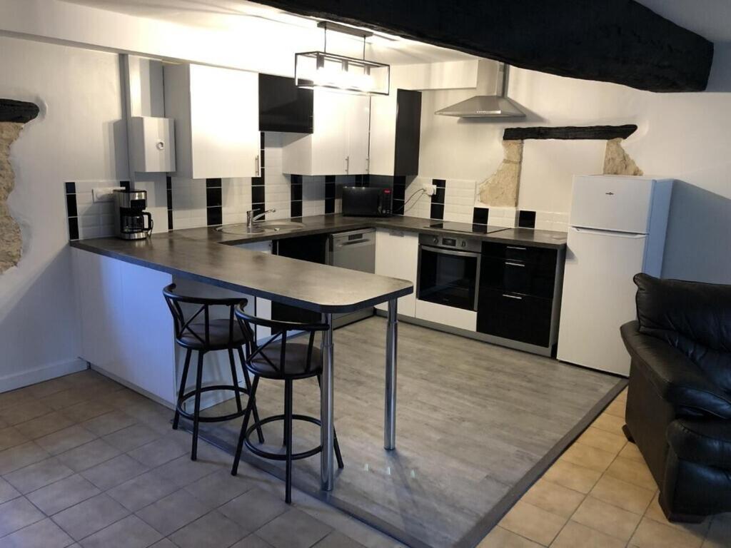 Blacksmiths Cottage In Blanzay - 3 Beds 外观 照片