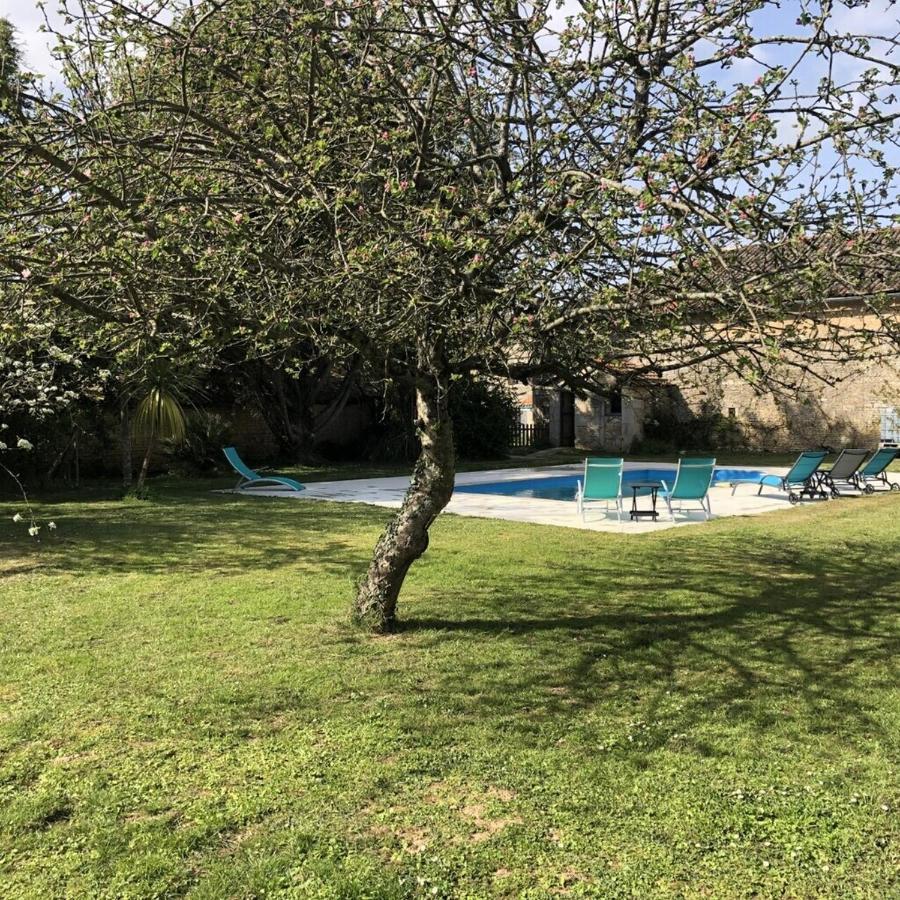Blacksmiths Cottage In Blanzay - 3 Beds 外观 照片